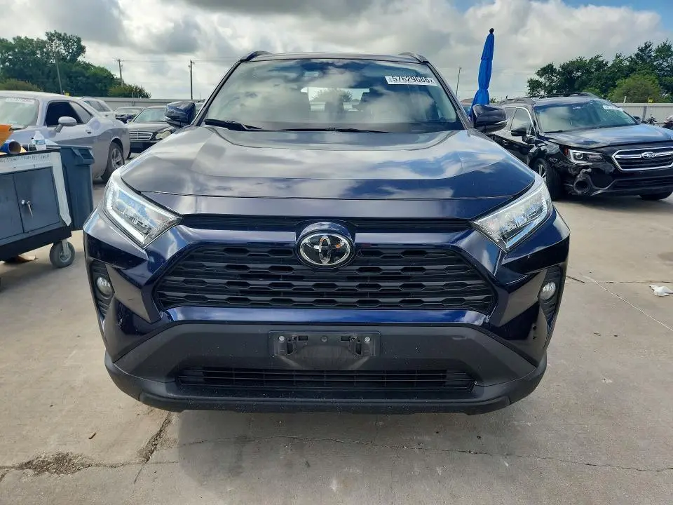 2019 TOYOTA RAV4 XLE  