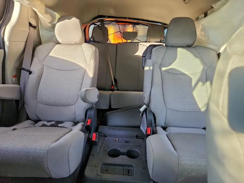 2024 TOYOTA SIENNA LE 8-PASSENGER  