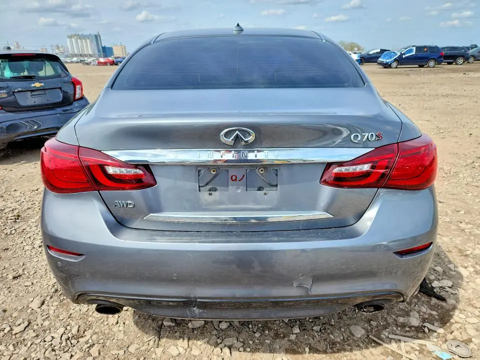 2016 INFINITI Q70 3.7  