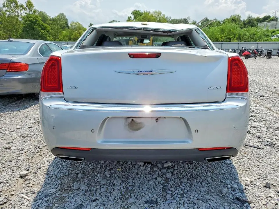 2019 CHRYSLER 300 LIMITED  