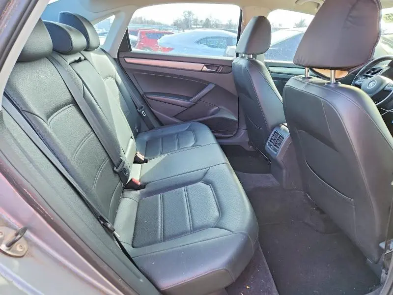 2014 VOLKSWAGEN PASSAT SE  