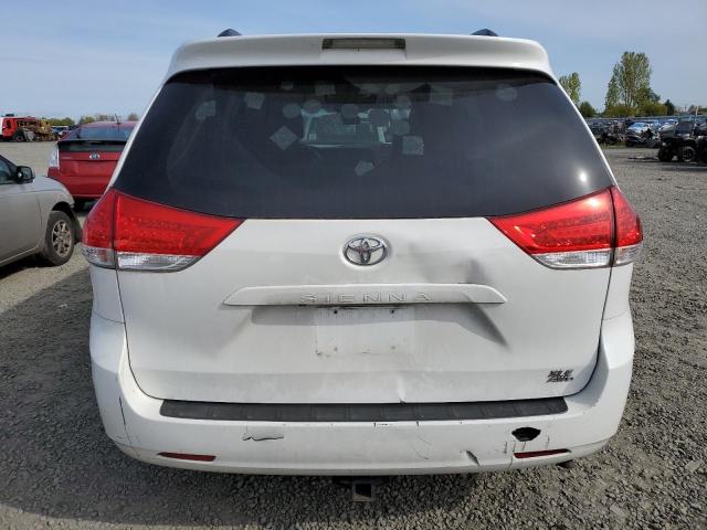 2011 TOYOTA SIENNA XLE