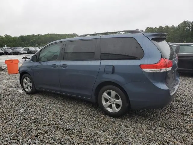2013 TOYOTA SIENNA LE  