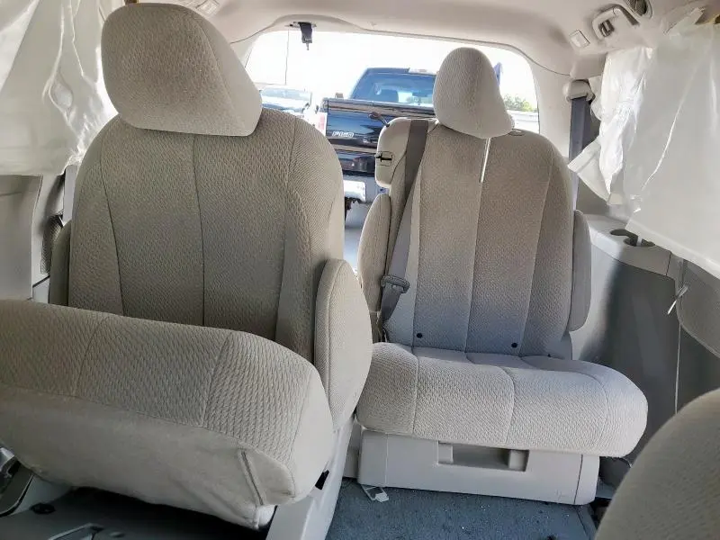 2011 TOYOTA SIENNA LE  