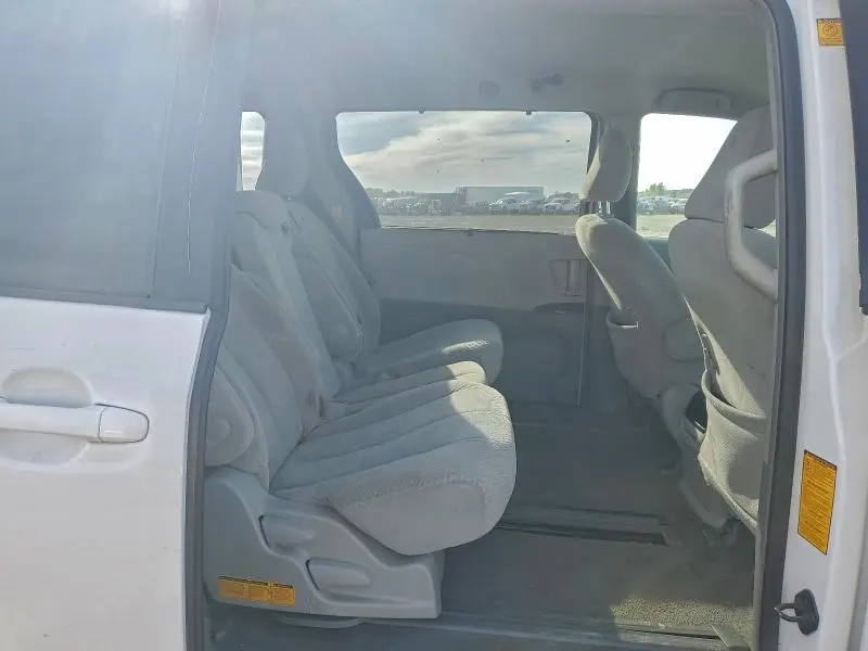 2011 TOYOTA SIENNA LE  