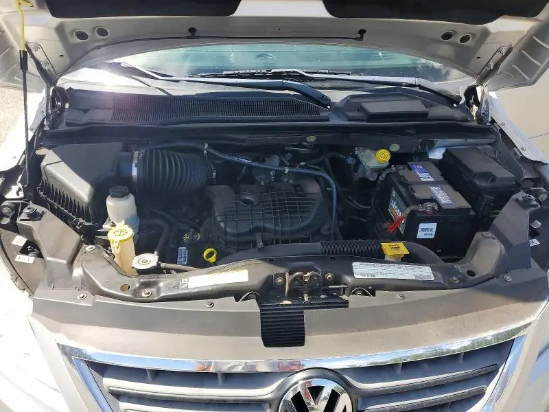 2011 VOLKSWAGEN ROUTAN S  