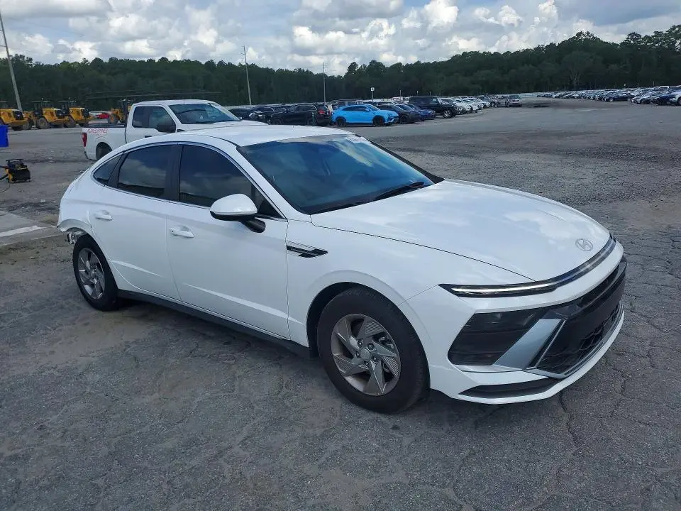 2025 HYUNDAI SONATA SE  