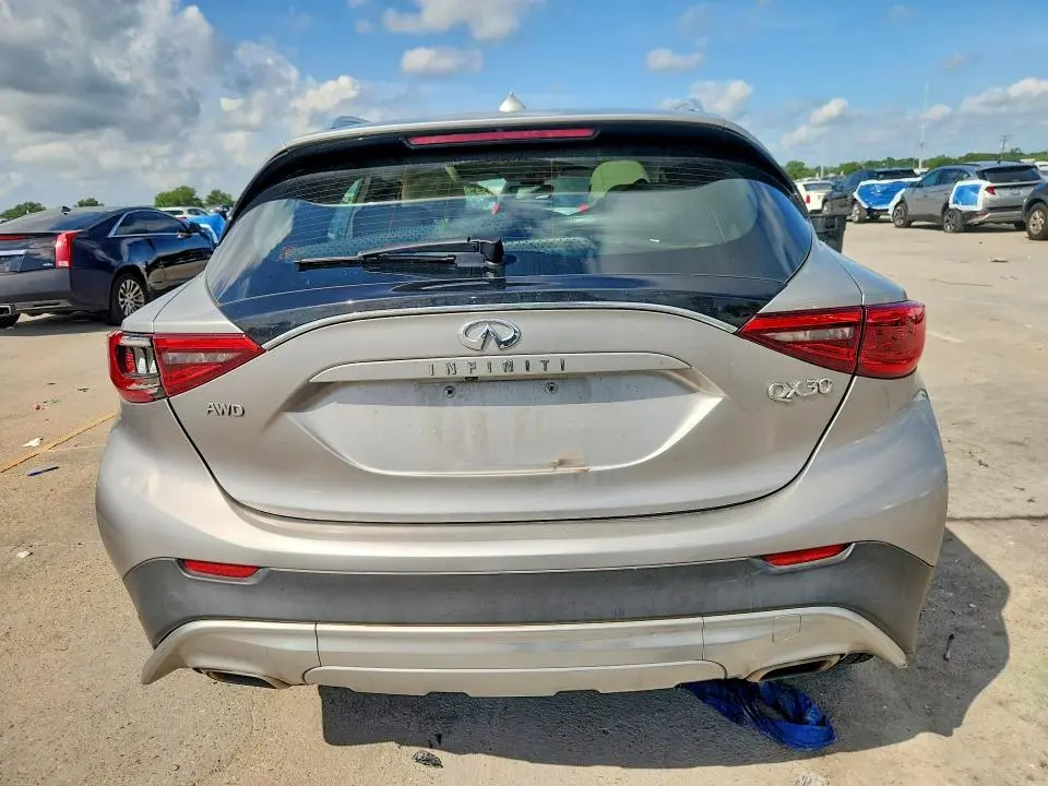 2019 INFINITI QX30 LUXE  