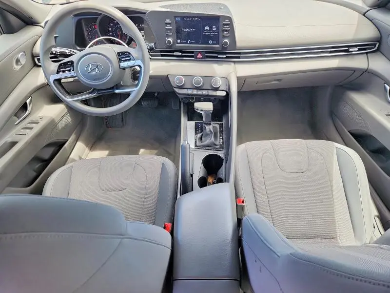2021 HYUNDAI ELANTRA SE  