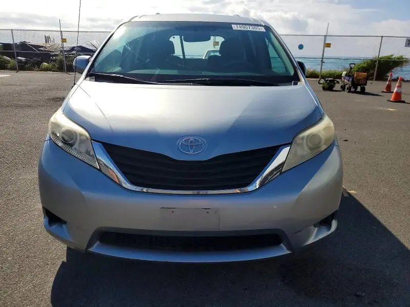 2011 TOYOTA SIENNA LE  