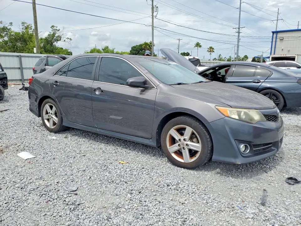 2013 TOYOTA CAMRY SE  
