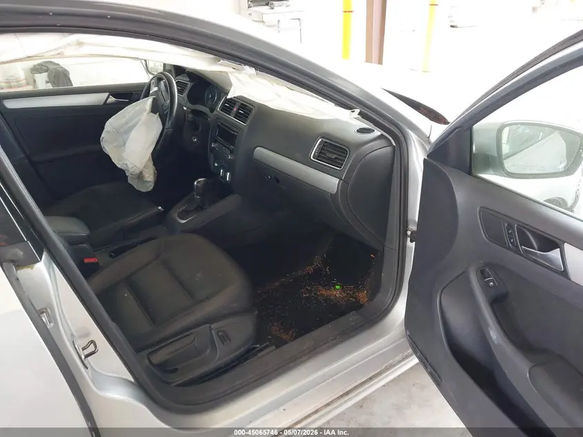 2013 VOLKSWAGEN JETTA 2.5L SE