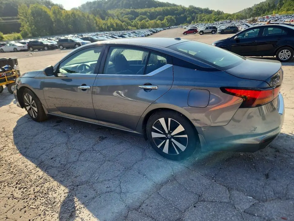2022 NISSAN ALTIMA SV  