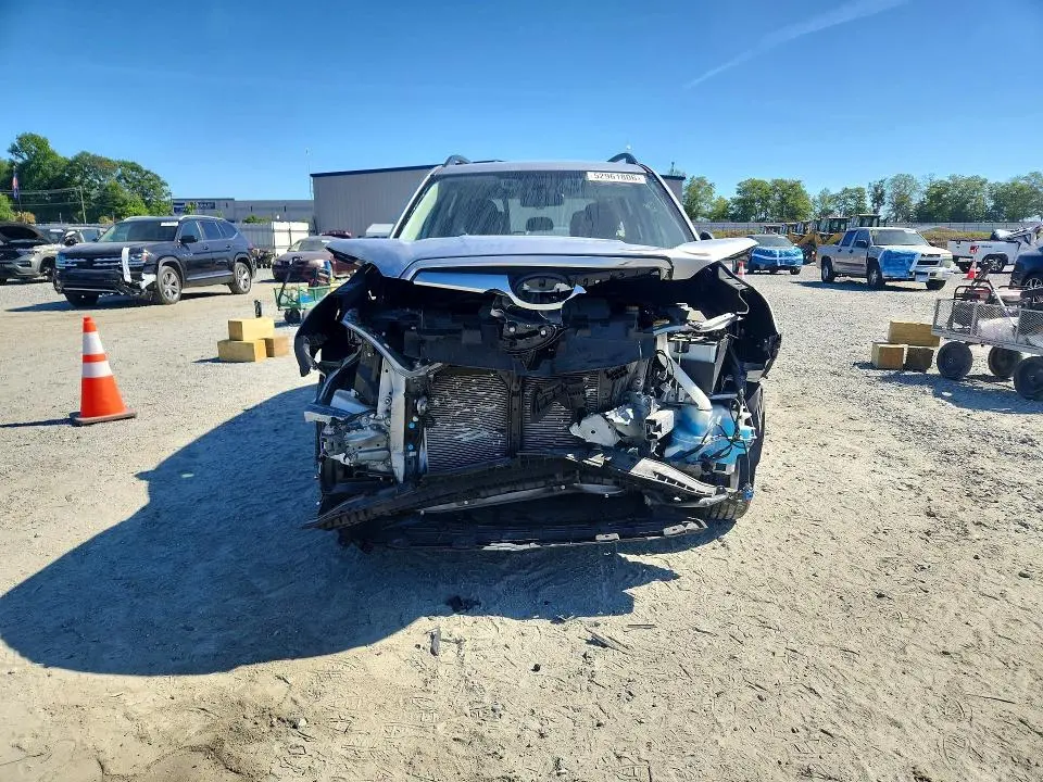 2021 SUBARU FORESTER   