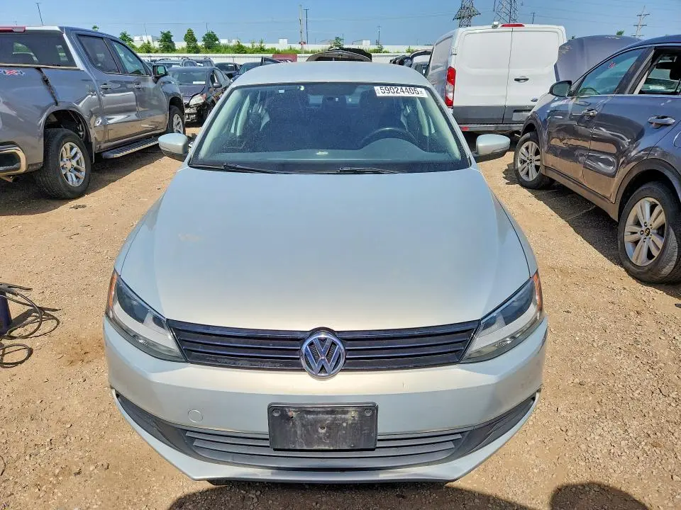 2011 VOLKSWAGEN JETTA SE  