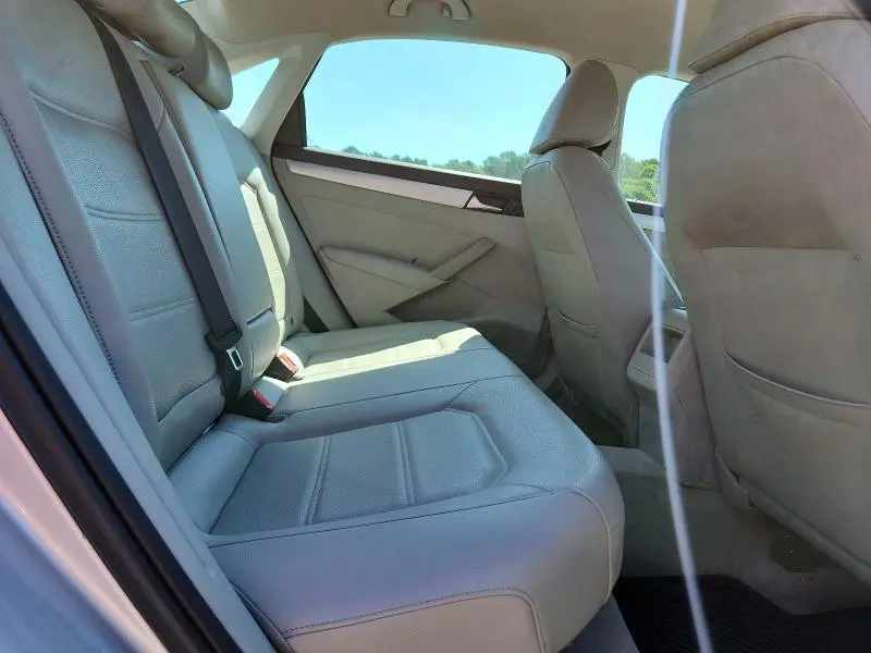 2012 VOLKSWAGEN PASSAT SE  