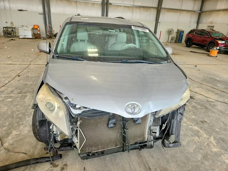 2014 TOYOTA SIENNA XLE 7-PASSENGER  