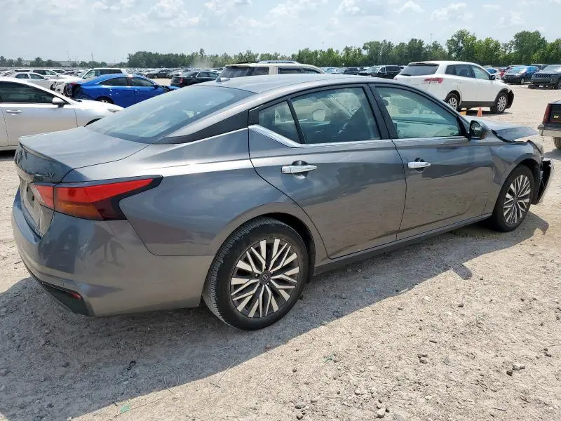 2024 NISSAN ALTIMA SV  