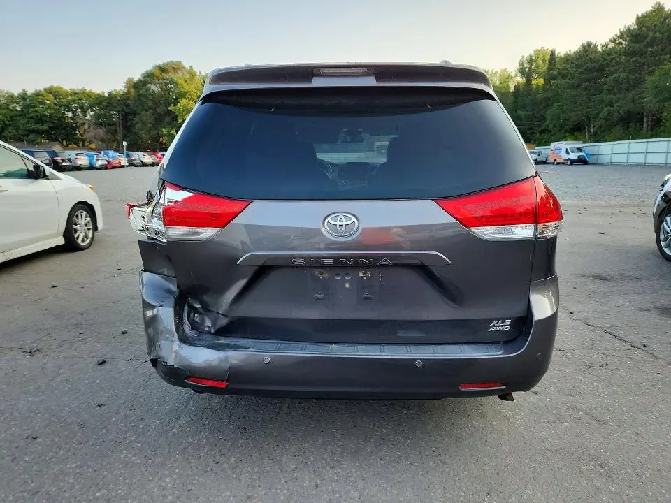 2013 TOYOTA SIENNA XLE 7-PASSENGER  