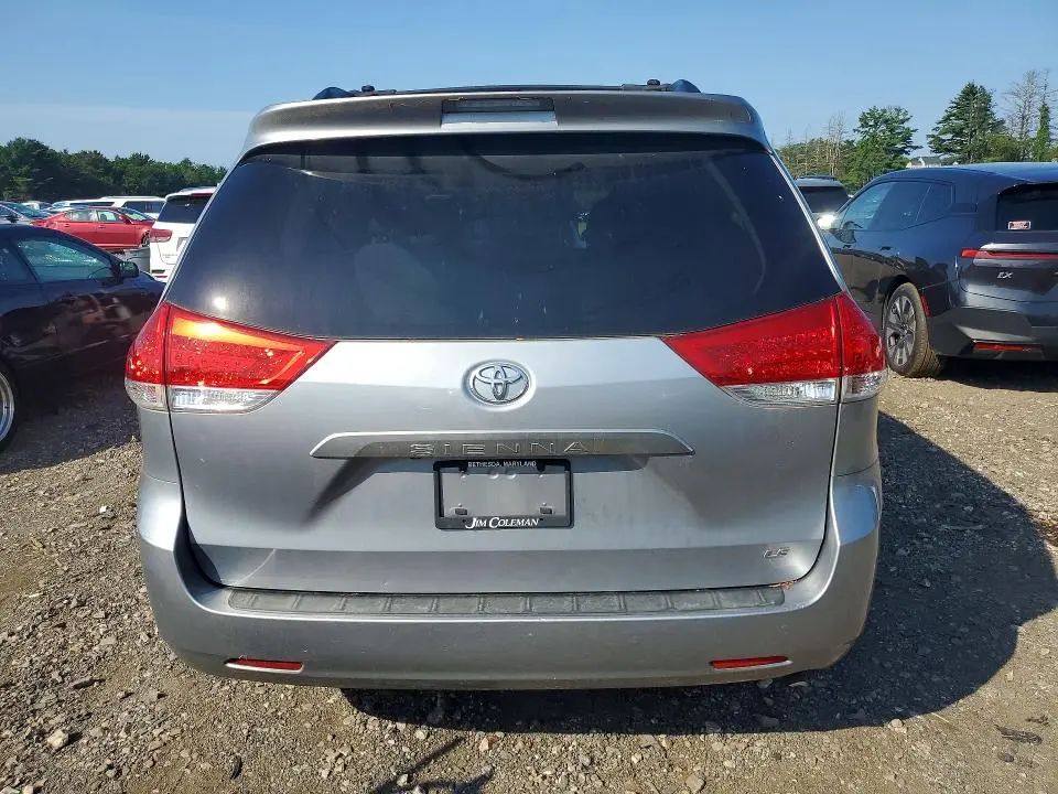 2012 TOYOTA SIENNA LE  