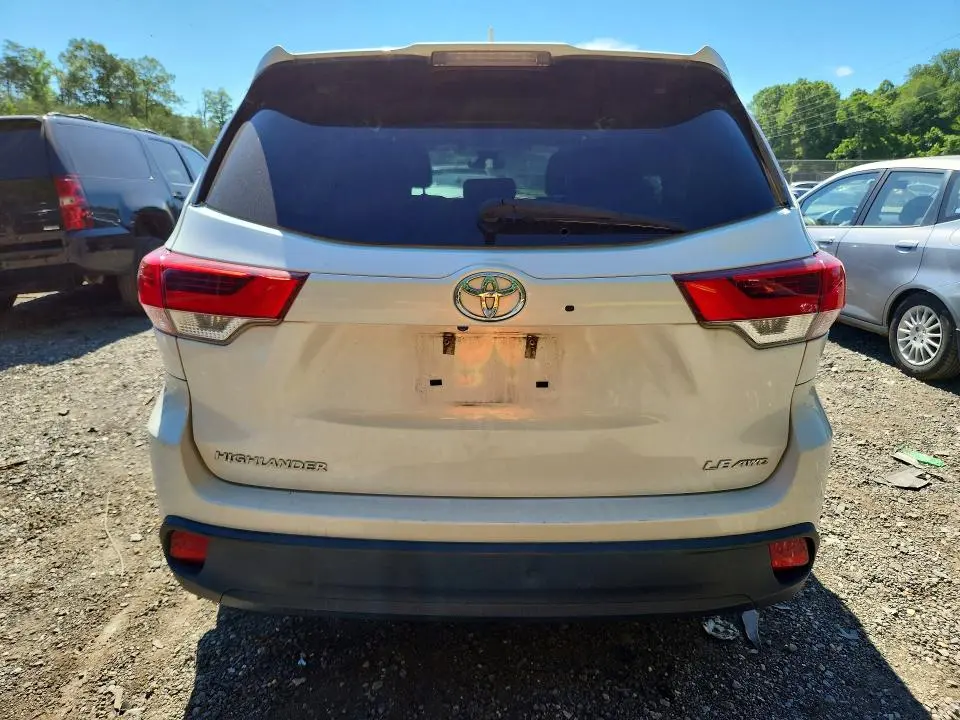 2017 TOYOTA HIGHLANDER LE PLUS  