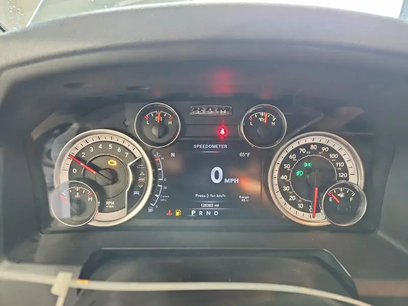 2015 RAM 1500 SLT  