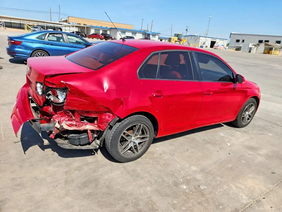 2010 VOLKSWAGEN JETTA   