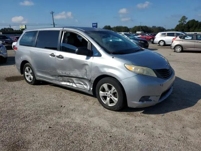 2011 TOYOTA SIENNA   