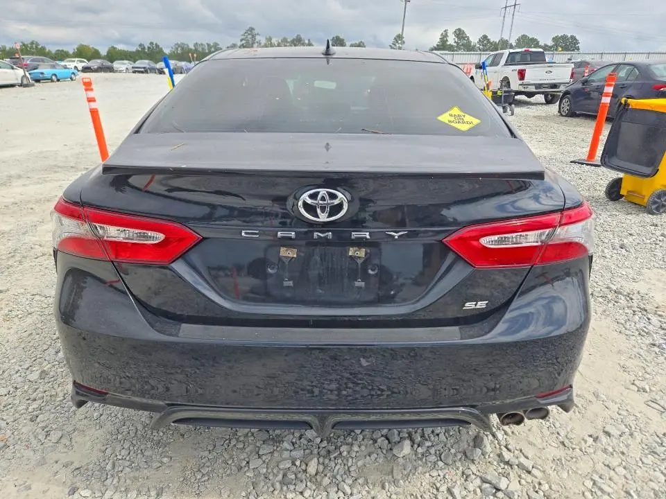2019 TOYOTA CAMRY SE  