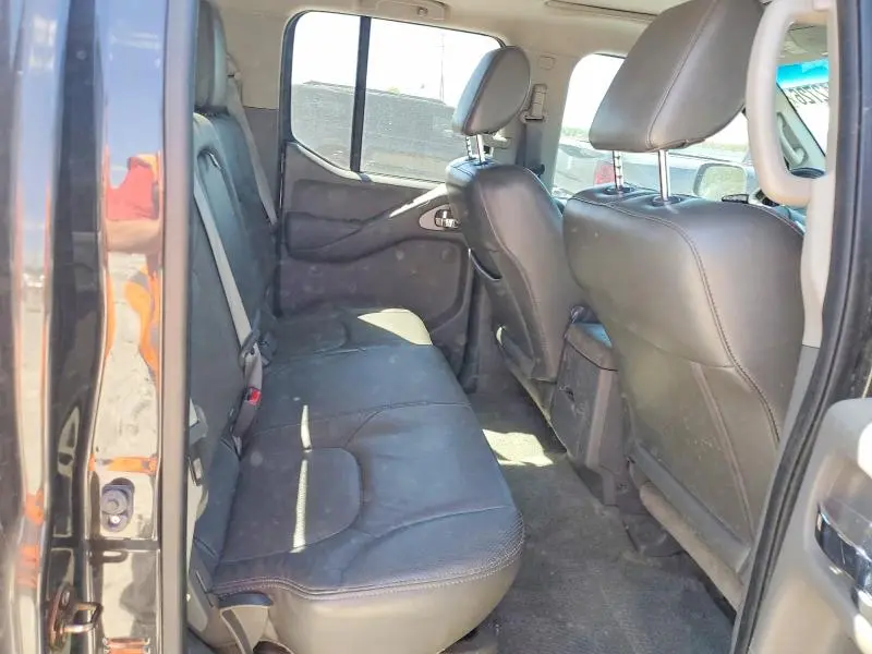 2015 NISSAN FRONTIER SL  