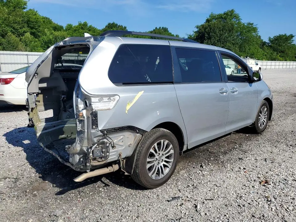 2019 TOYOTA SIENNA XLE 8-PASSENGER  