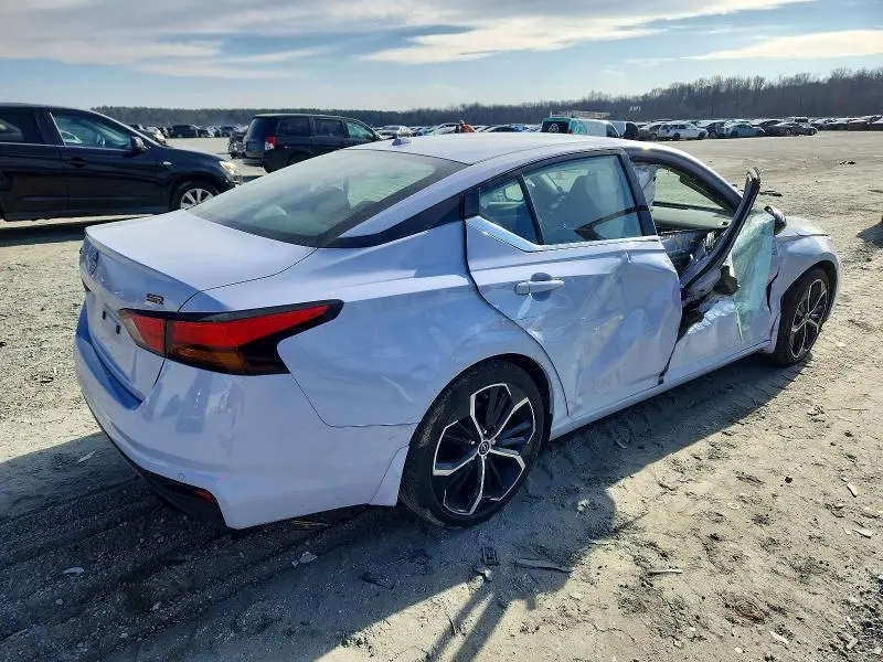 2024 NISSAN ALTIMA SR  