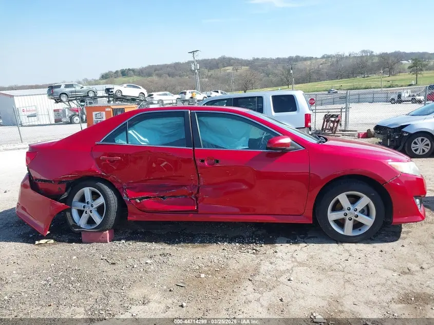 2014 TOYOTA CAMRY SE