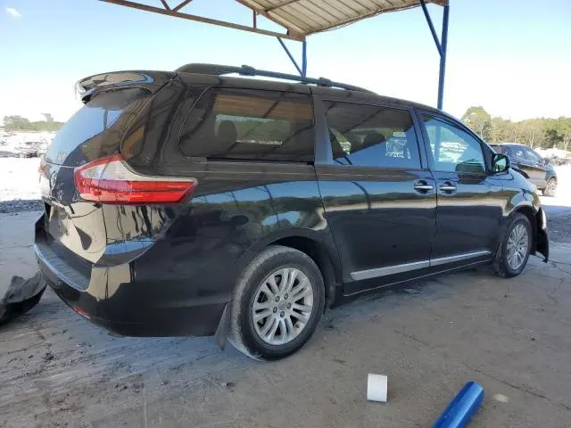 2017 TOYOTA SIENNA XLE  