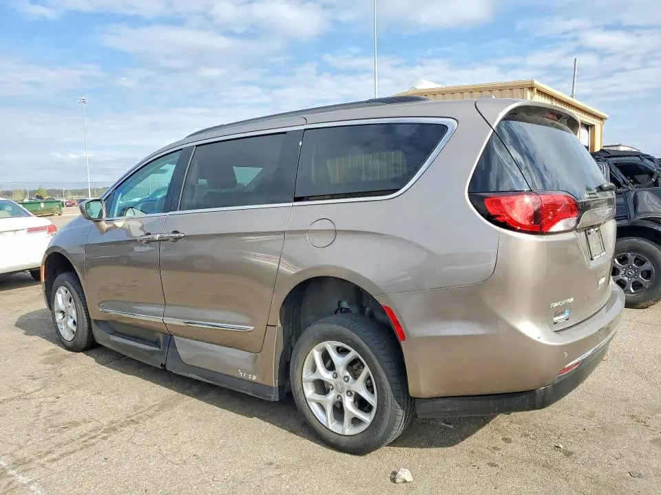 2017 CHRYSLER PACIFICA TOURING L  