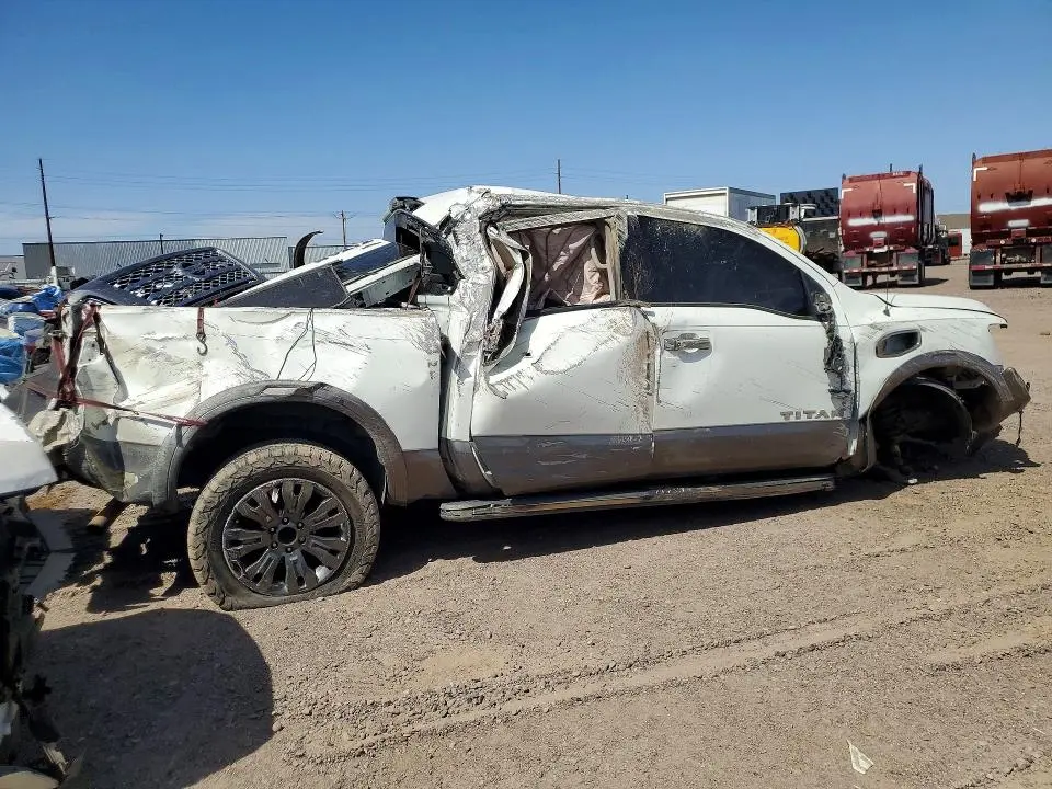 2017 NISSAN TITAN PLATINUM RESERVE  