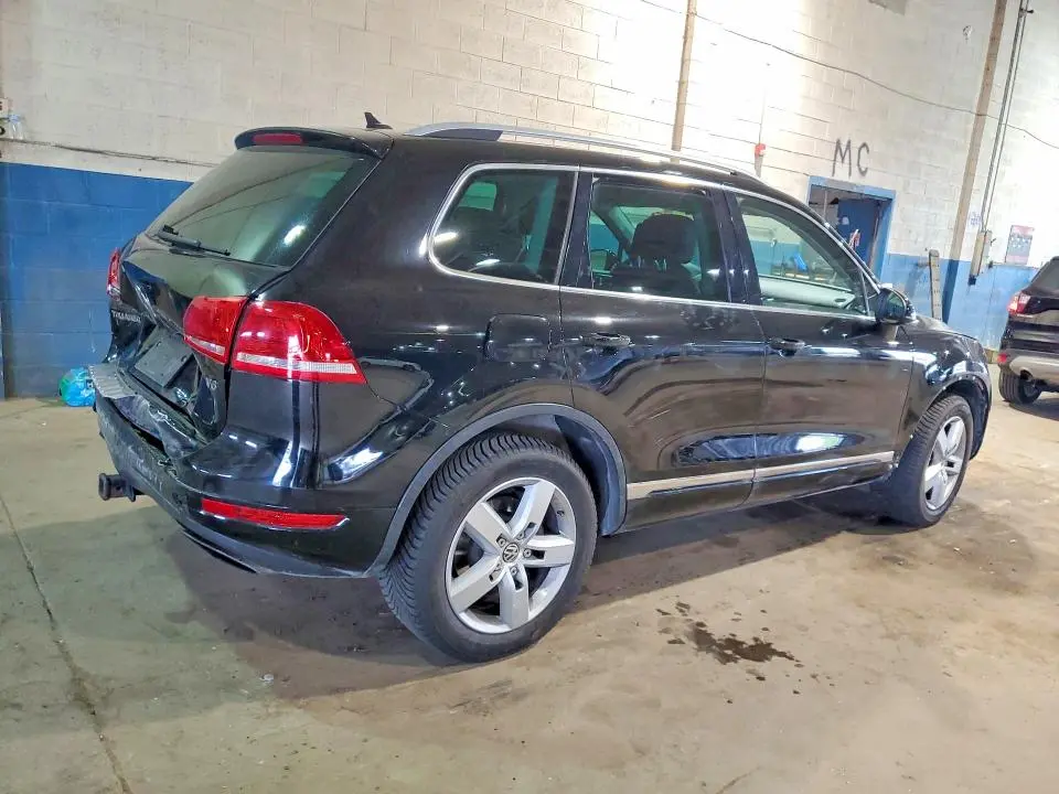 2012 VOLKSWAGEN TOUAREG V6  
