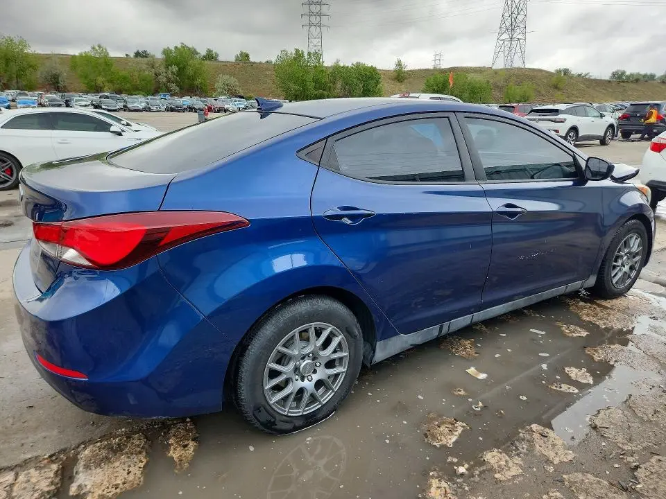 2016 HYUNDAI ELANTRA SE  
