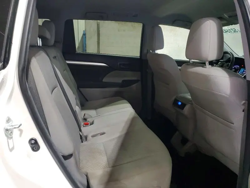 2016 TOYOTA HIGHLANDER LE  