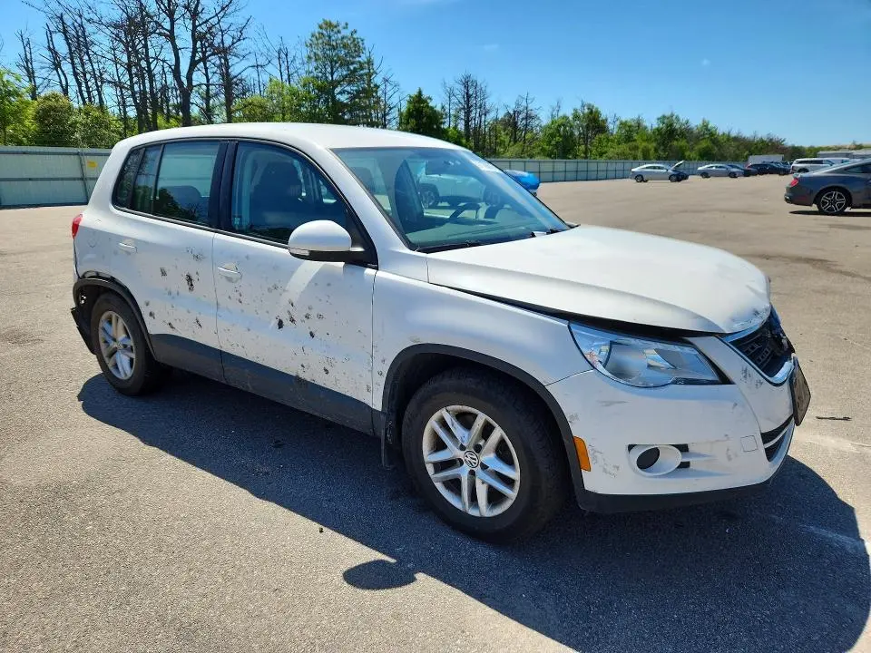2011 VOLKSWAGEN TIGUAN   