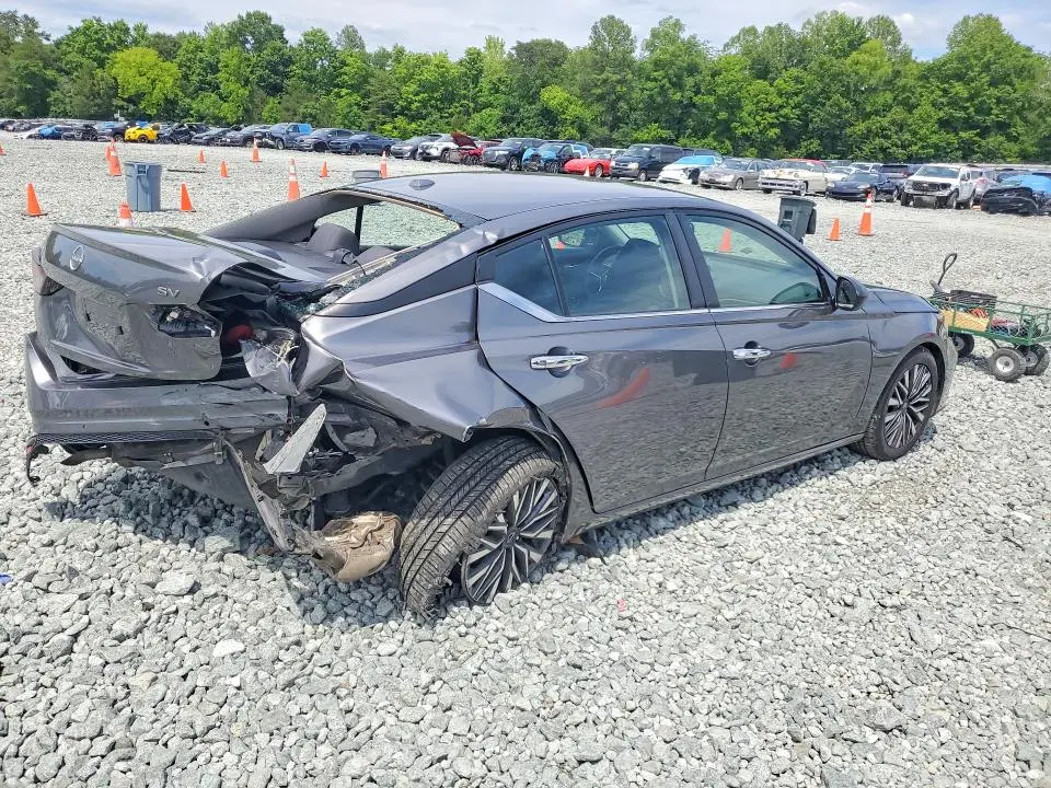 2024 NISSAN ALTIMA SV  