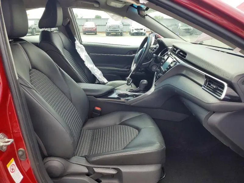 2018 TOYOTA CAMRY SE  