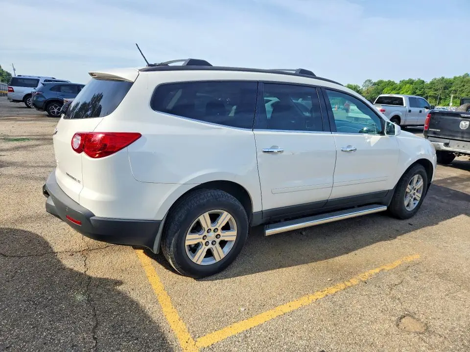 2011 CHEVROLET TRAVERSE LT  