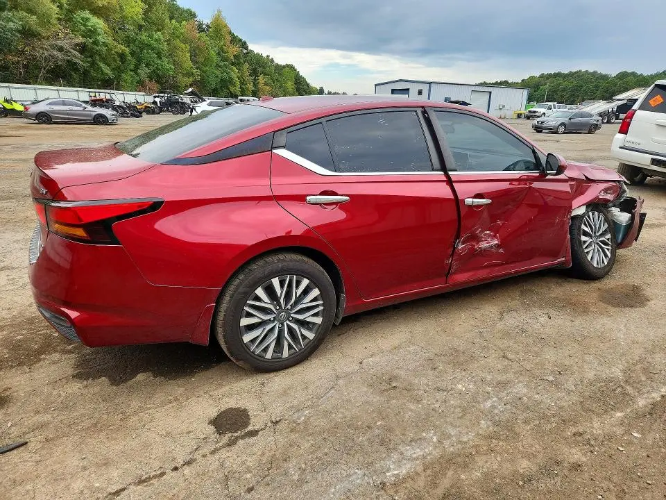 2023 NISSAN ALTIMA SV  