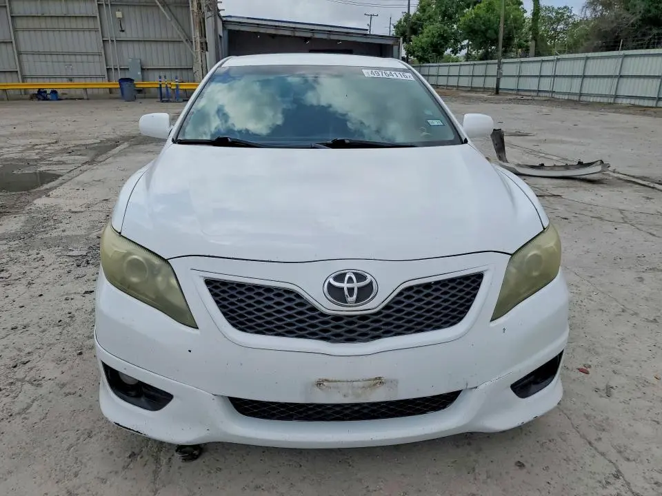 2011 TOYOTA CAMRY SE  