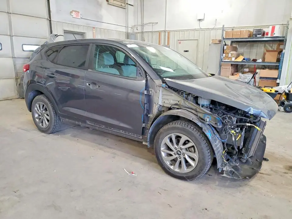 2018 HYUNDAI TUCSON SE  