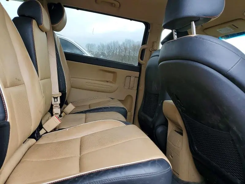 2018 KIA SEDONA LX  