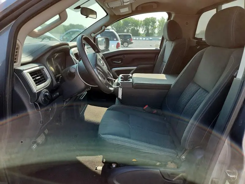2017 NISSAN TITAN SV  