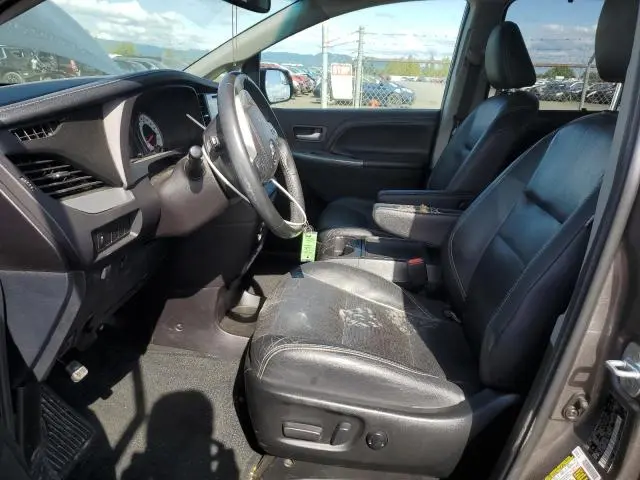 2017 TOYOTA SIENNA SE