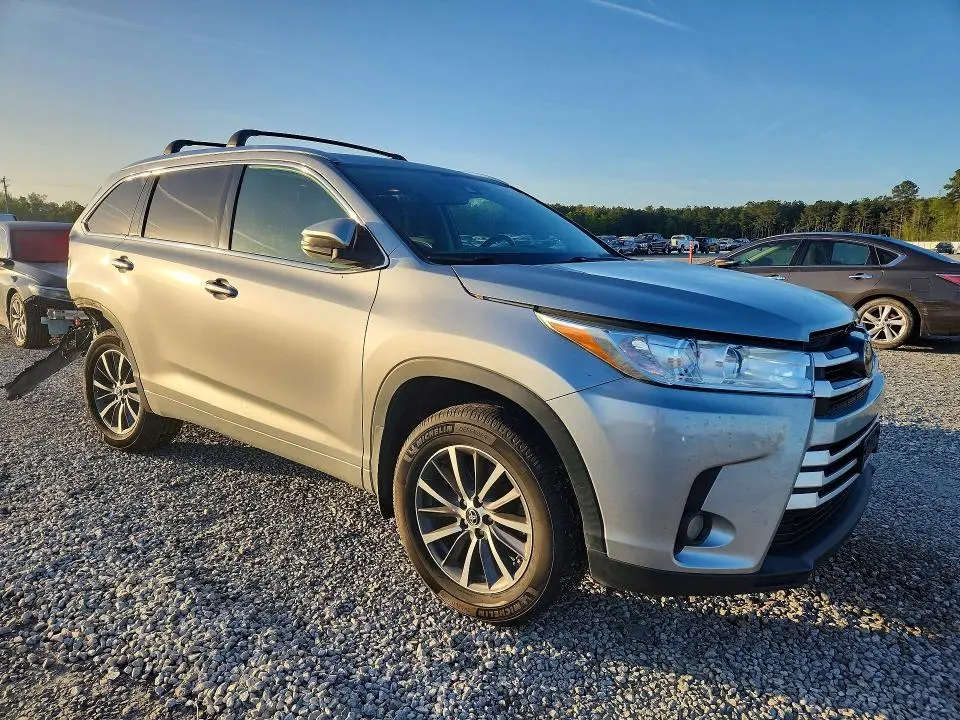 2017 TOYOTA HIGHLANDER XLE  